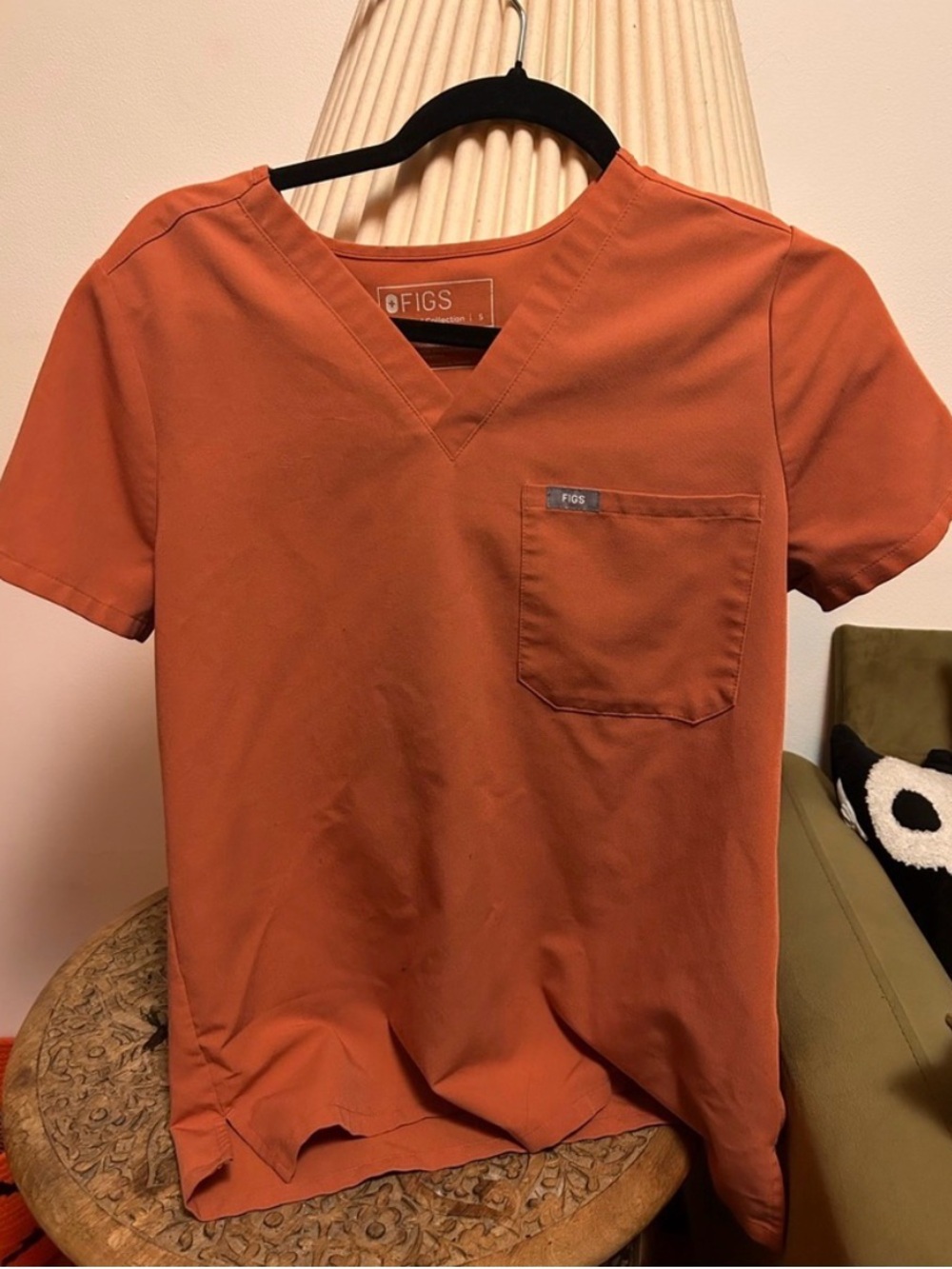 Figs women’s Catarina Scrub top in terracotta. Size small